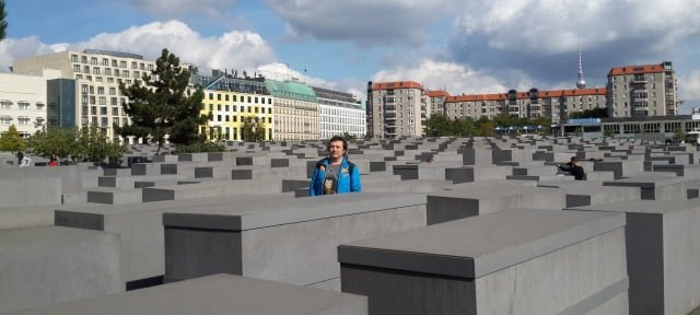 Almanya Yahudi soykırım anıtı