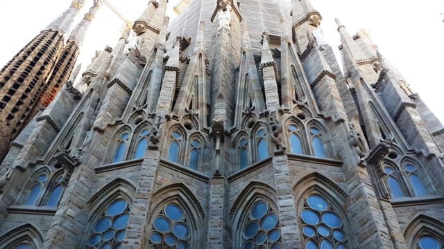 Sagrada Familia mimari özellikleri hikayesi giriş ücreti 